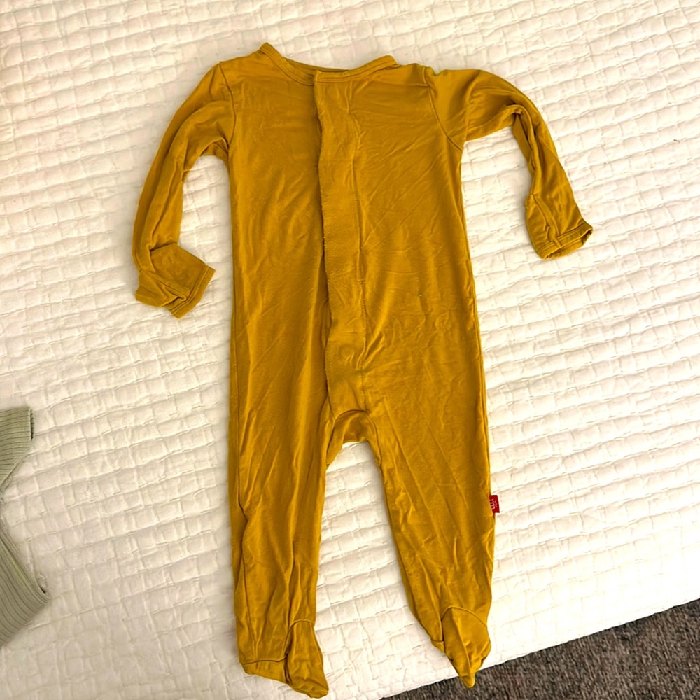 Magnetic Me Yellow footie